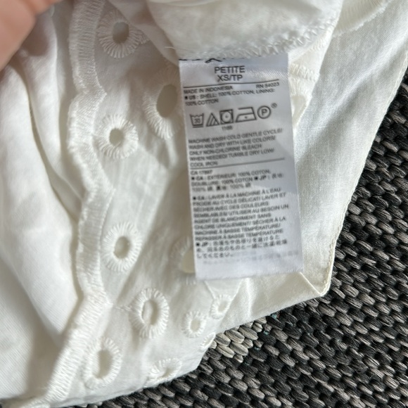 Banana Republic Eyelet Peplum Top - Petite XS - Picture 3 of 3